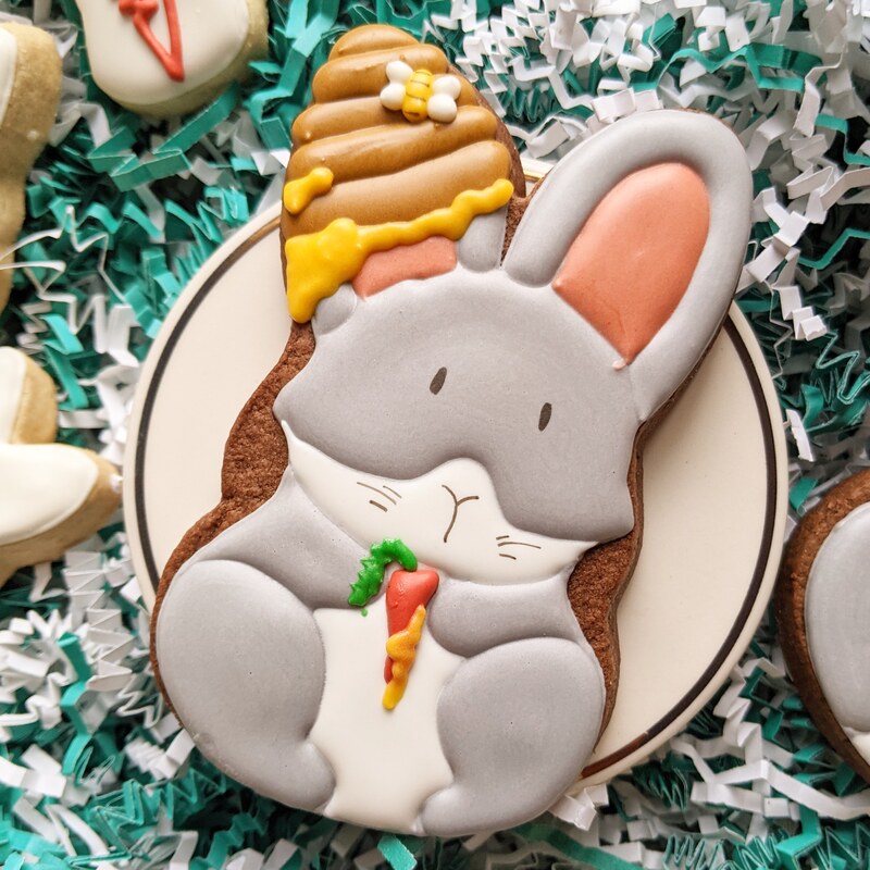 Honey bunny cookie. Original design by Mindy Paper Cookies